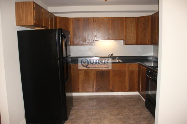 Foto del edificio - 129 E Village Rd