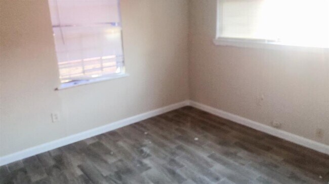 Building Photo - 5610 Dumore Dr