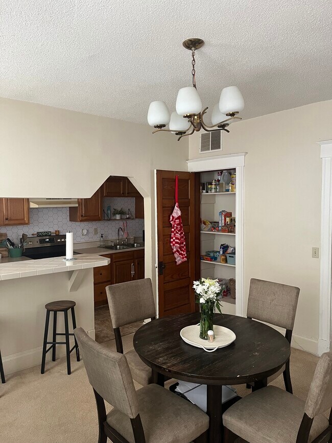 Foto del edificio - 3453 Woodburn Ave