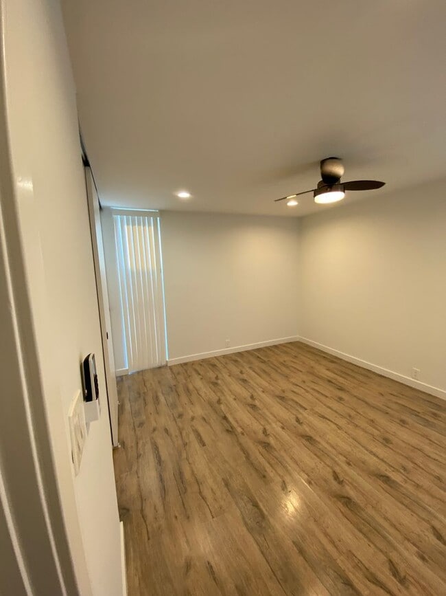 Foto del edificio - 7347 Haskell Ave