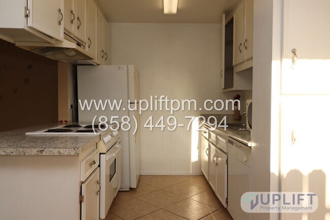 Foto del edificio - 1-BEDROOM, 1-BATHROOM APARTMENT W/ PARKING...