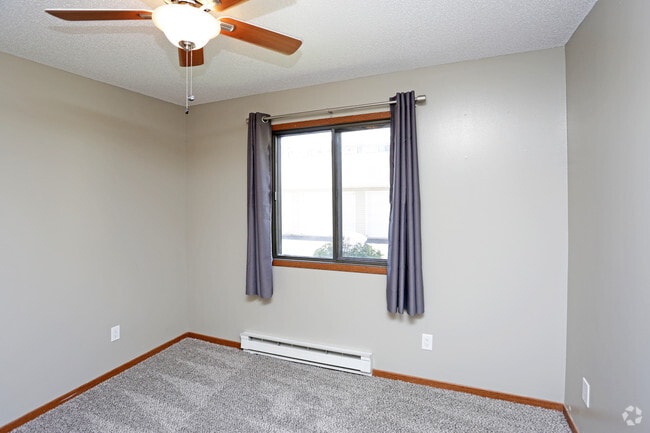 Bedroom - Woodland Place Apartments