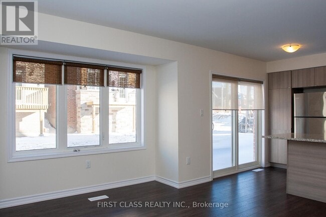 Building Photo - 96 Hutt Cres