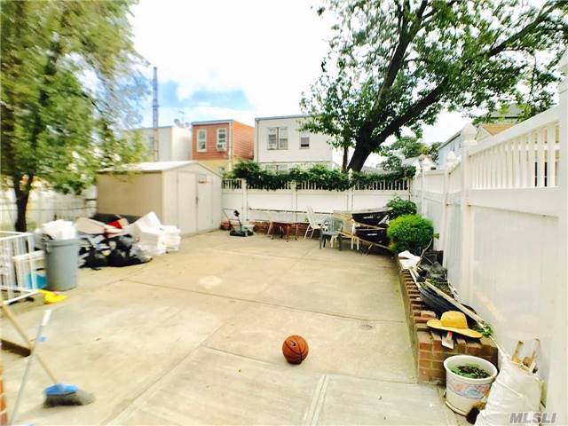 Foto del edificio - 22-21-22126 126th St