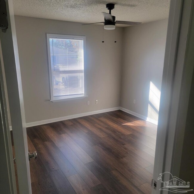 Foto del edificio - 3412 Green Briar Cir