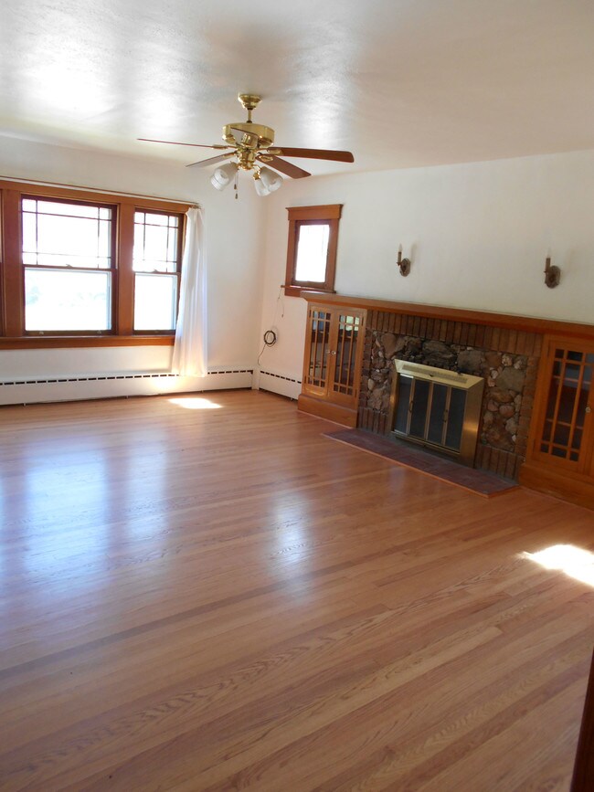 Sala de estar - 700 E Bates Ave