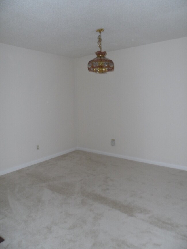 Foto del edificio - 4100 Five Oaks Dr