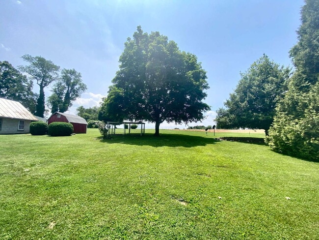 Building Photo - 1 Bed 1 Bath Apartment in Peaceful Setting