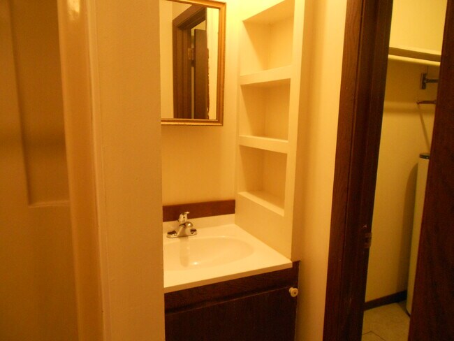 bath - sink - walk in closet - 203 Stanley Ave