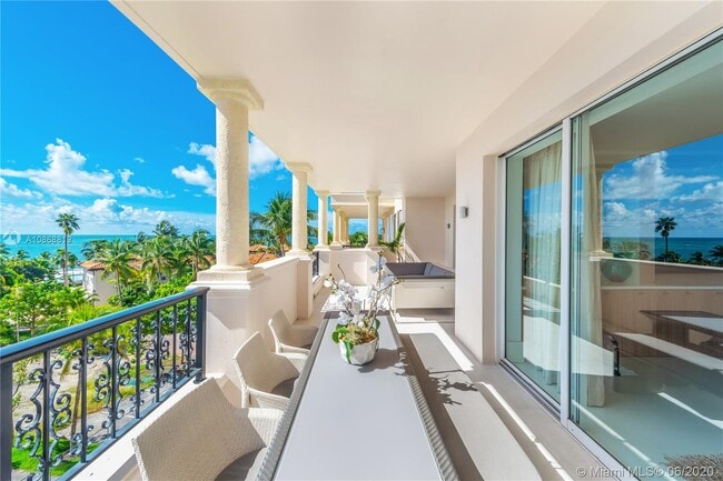 Building Photo - 19243 Fisher Island Dr