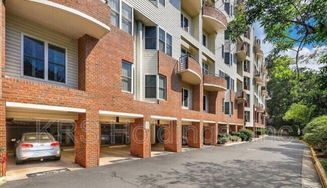 Foto del edificio - 301 S Reynolds St