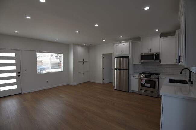 Building Photo - 5915 Fair Ave