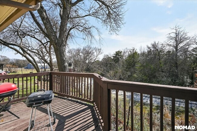 Foto del edificio - 2102 W Bear Creek Rd