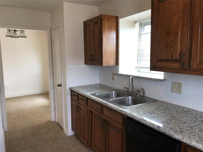 Foto del edificio - 1209 S College St