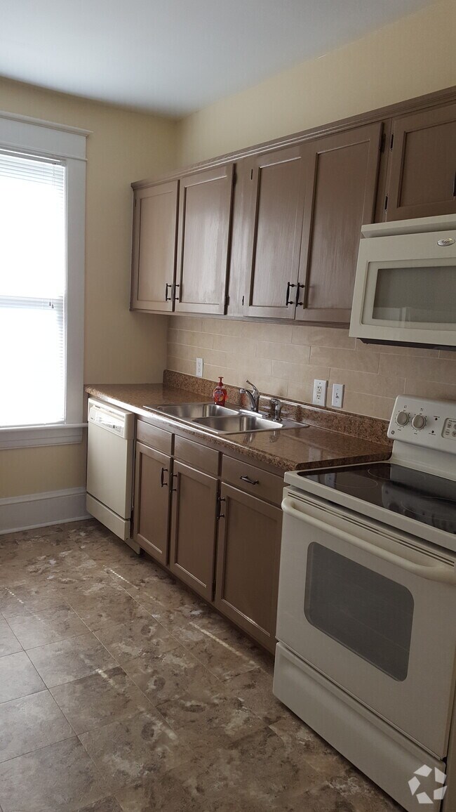 Wasena Historic District Apartments for Rent with High Ceilings