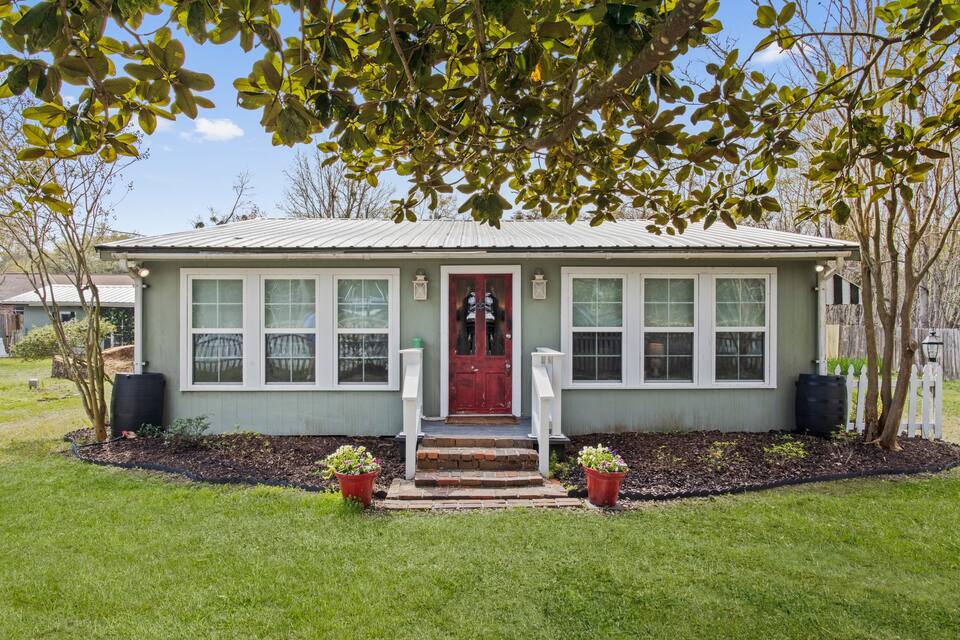 1136 Longo St, Waveland, MS 39576 House Rental in Waveland, MS