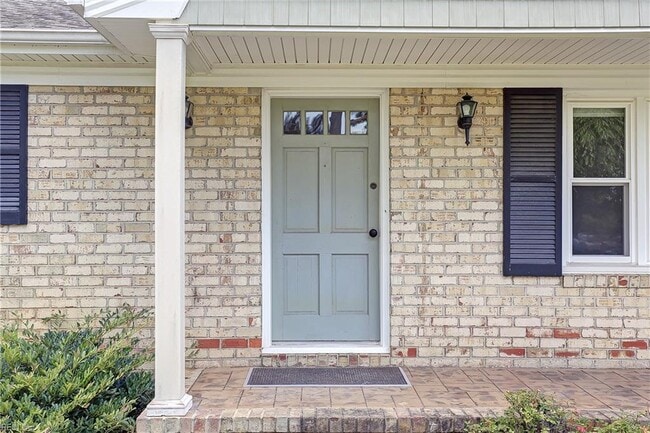 Building Photo - 949 General Beauregard Dr