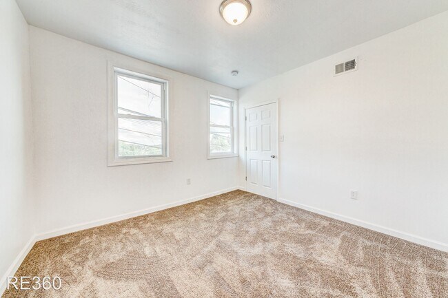 Building Photo - 4 br, 1.5 bath House - 29 Emerald St. Alle...