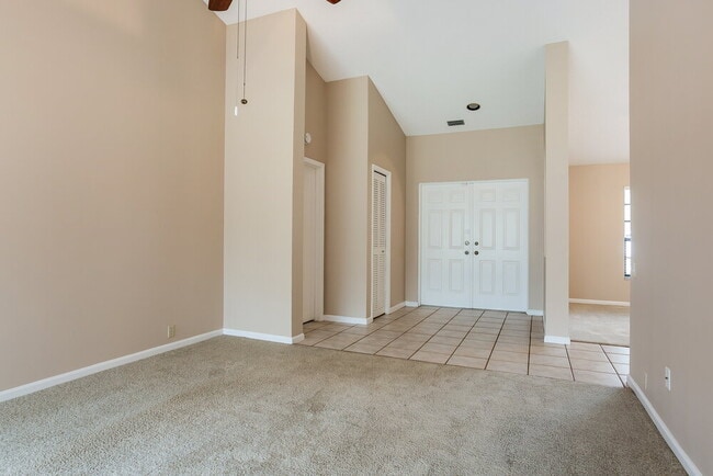 Foto del edificio - 14096 Greentree Dr