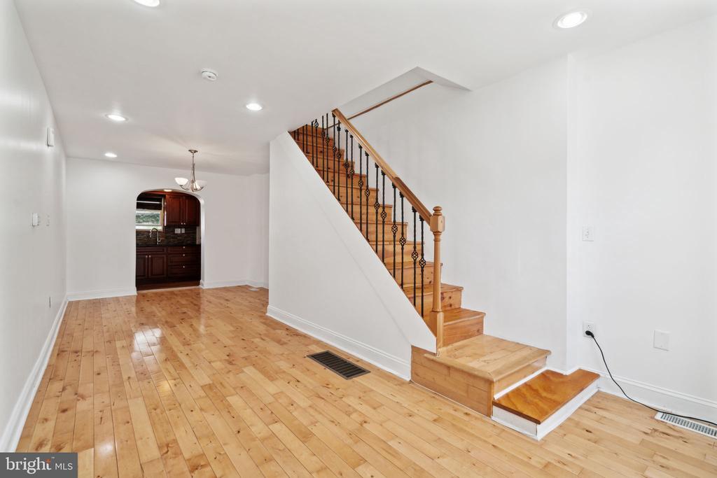 Primary Photo - 2553 Collins St