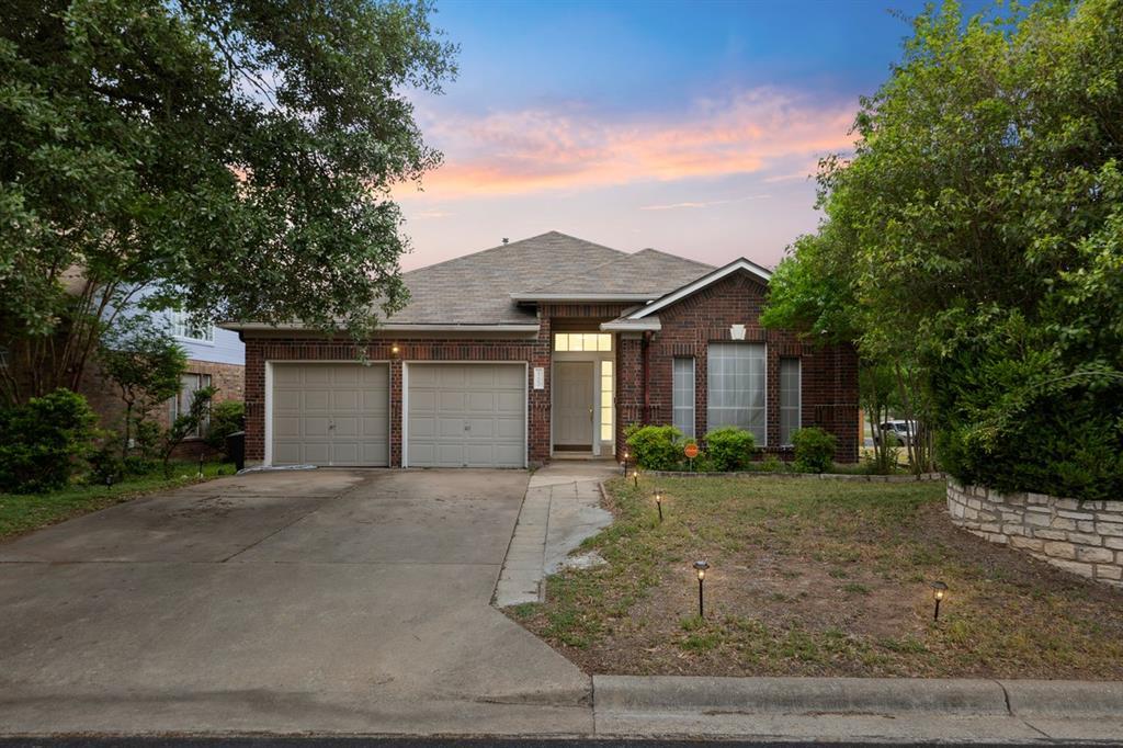 Foto principal - 8200 Edgemoor Pl