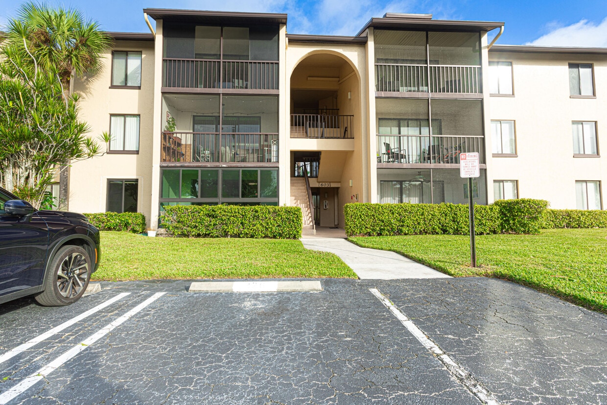 Foto principal - 603 Sea Pine Way