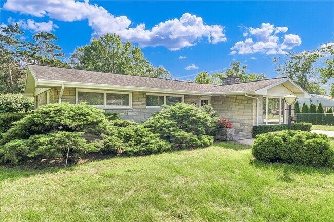 Building Photo - 1509 Sangamon Dr