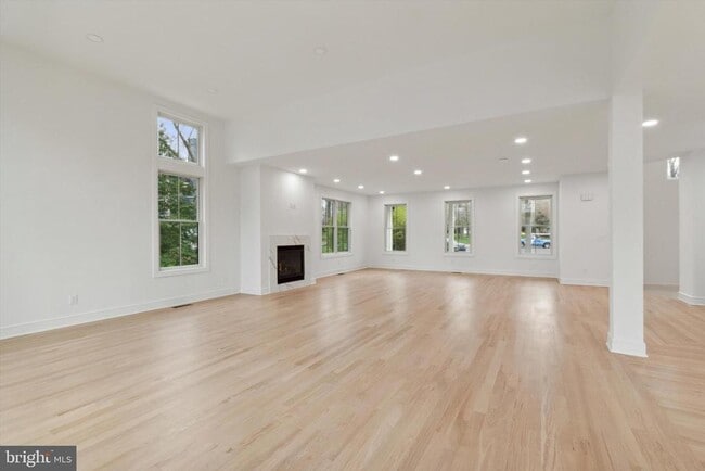 Building Photo - 35 Sycamore Pl