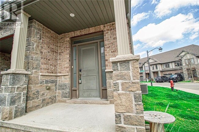 Building Photo - 13 Waterview Dr