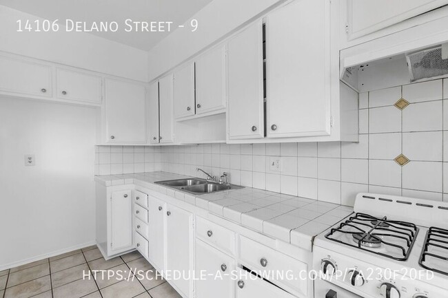 Building Photo - 14106 Delano St