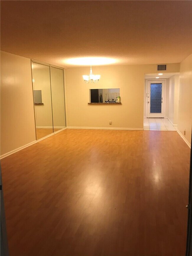 Foto del edificio - 12650 SW 6th St