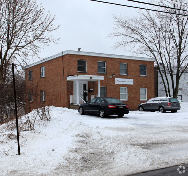 Building Photo - Meadowbrook Apartments