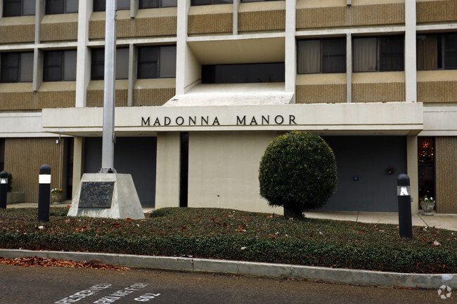 Foto del edificio - Madonna Manor Apartments