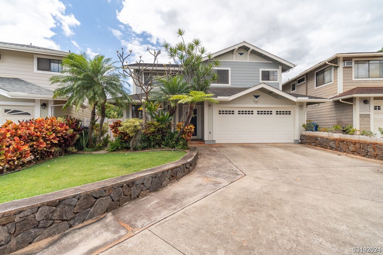 Primary Photo - 4 bd, 2.5 ba Single Family Home with Pool ...