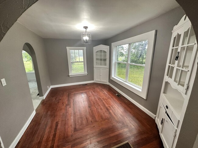 Building Photo - 166 Holt Ln