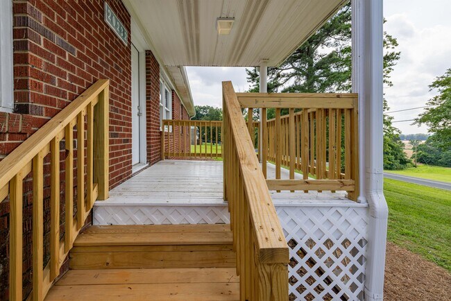 Building Photo - 20232 Huneycutt Mill Rd