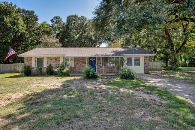 Building Photo - Charming Pace 3BR Home with Bonus Room, Gazebo Patio & Fenced Yard!