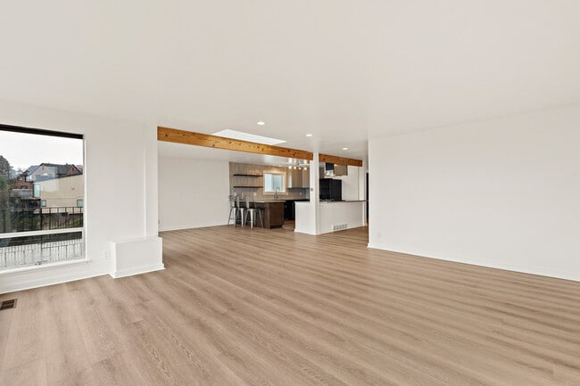 Foto del edificio - 2410 37th Ave SW