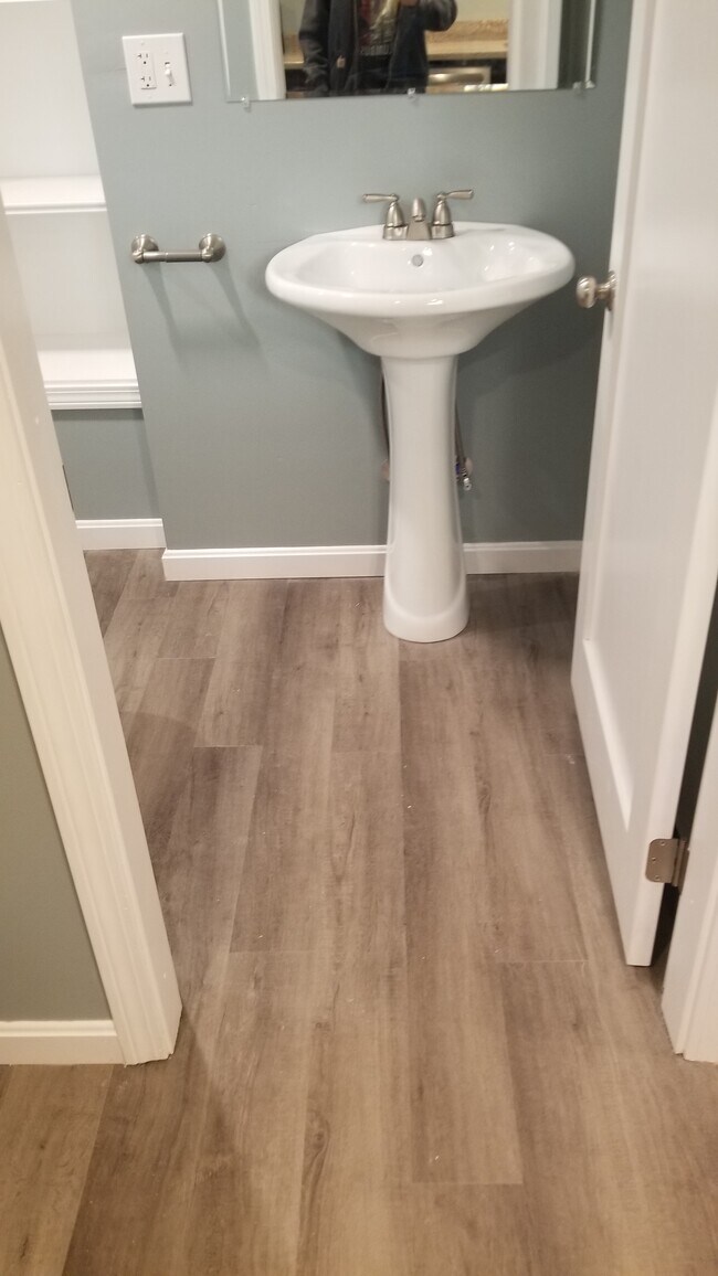 Baño - 49 S Spring St