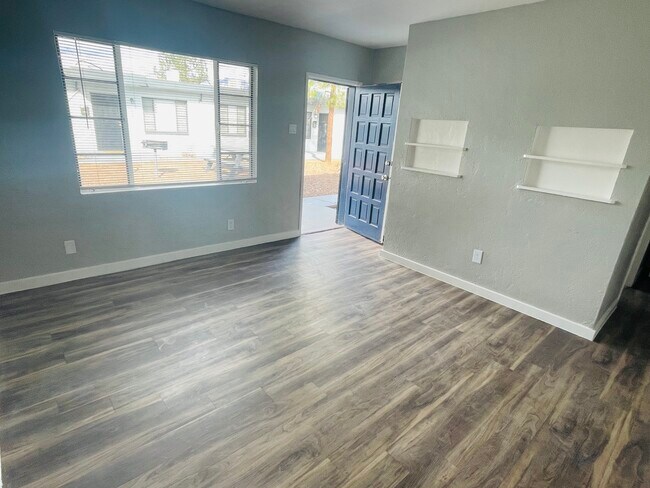 Building Photo - 2116 N Forgeus Ave