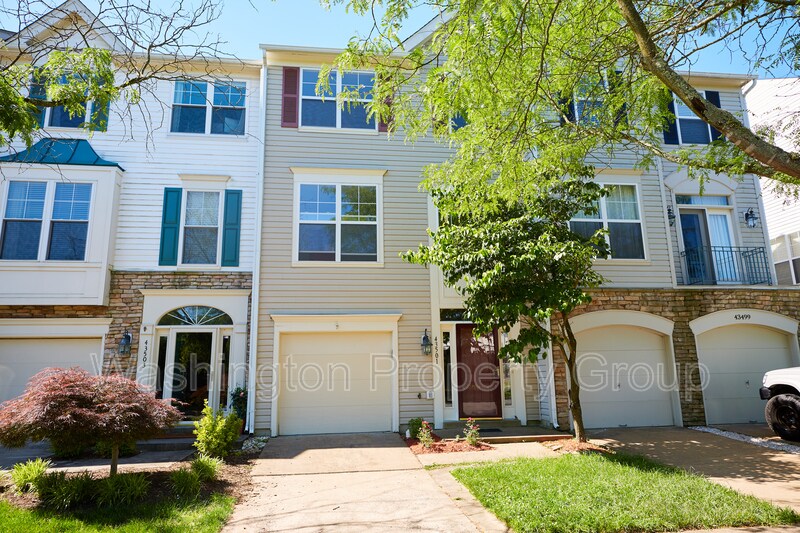 43501 Interval St, Chantilly, VA 20152 Townhome Rentals in Chantilly VA