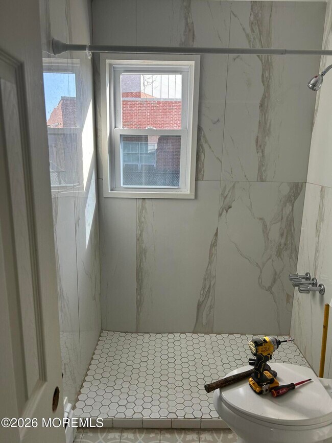 Foto del edificio - 258 Bath Ave