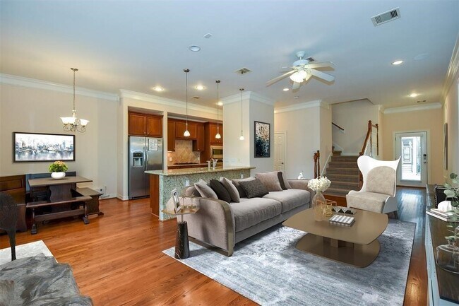 Foto del edificio - 815 Garden Rose Ln