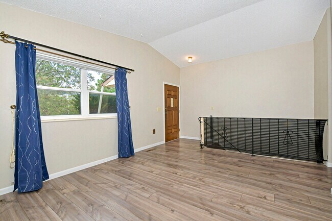 Building Photo - 5559 Descanso Cir E
