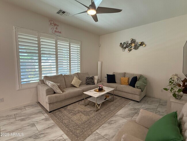 Foto del edificio - 1387 W Marlin Dr
