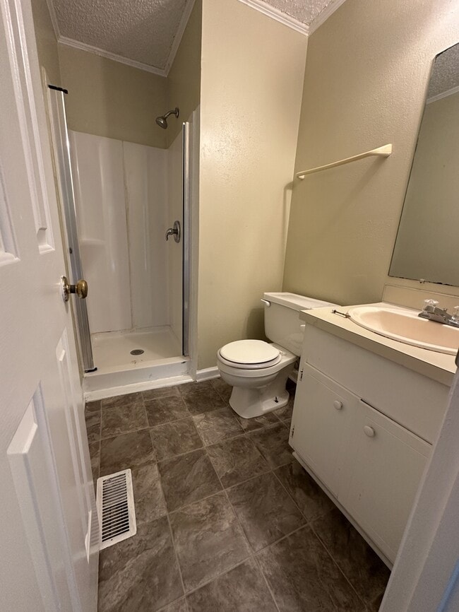 Building Photo - Great 3 bedroom 2 bath ranch home! AVAILAB...