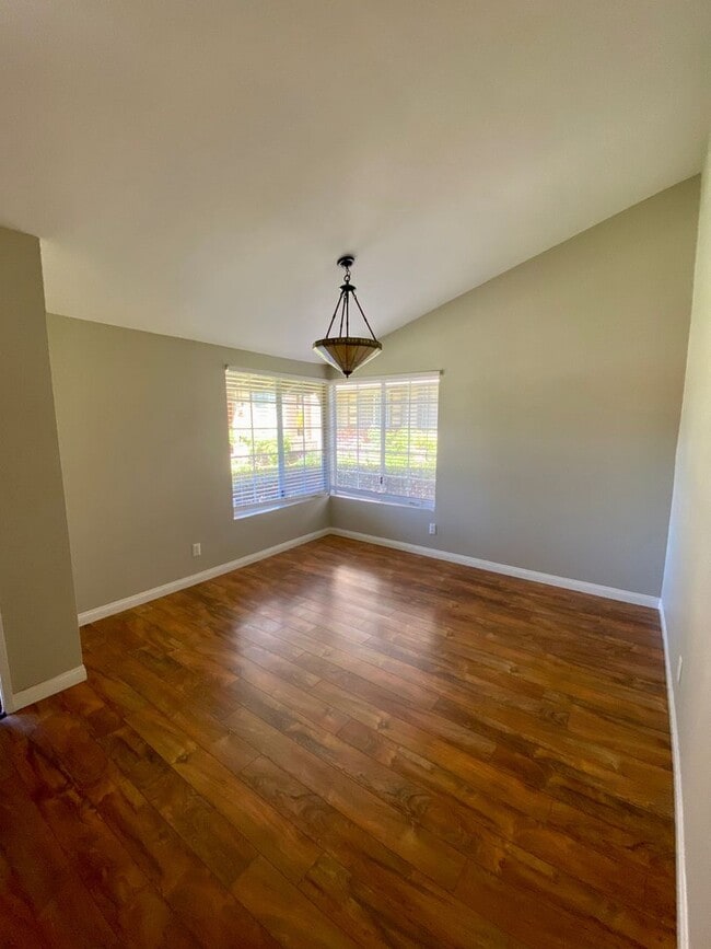 Foto del edificio - East Ventura - Three bedroom Townhome in R...