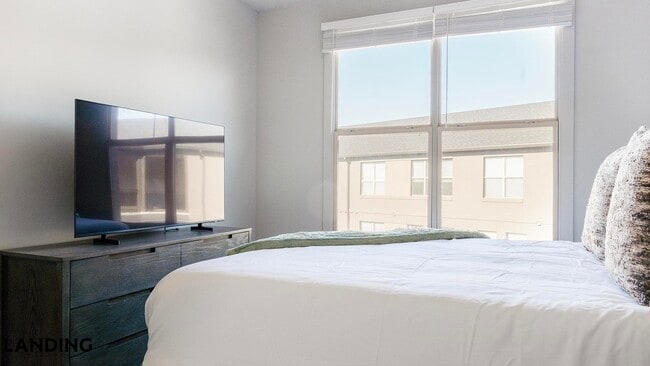 Building Photo - 49 Boulevard SE