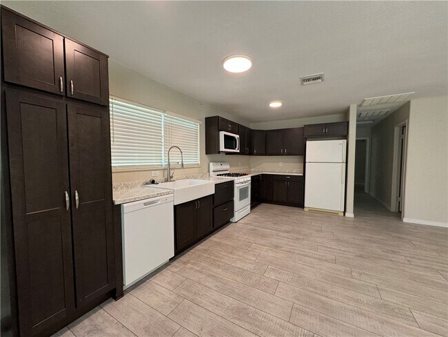 Building Photo - 826 Citrus St