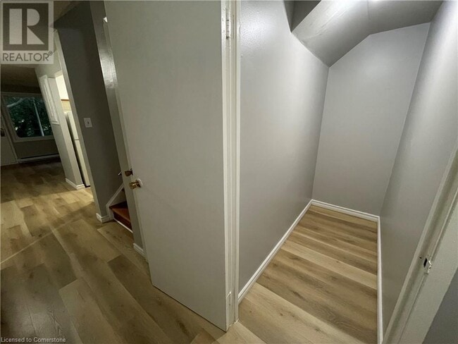 Photo du bâtiment - 1200 Courtland Ave E